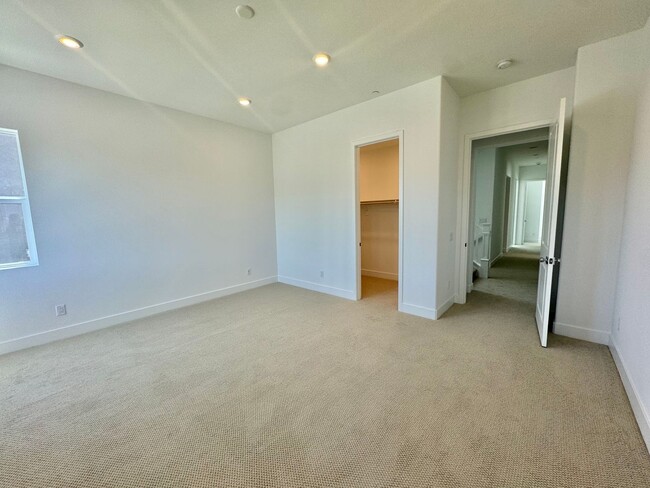 Building Photo - 27128 Skyland Wy