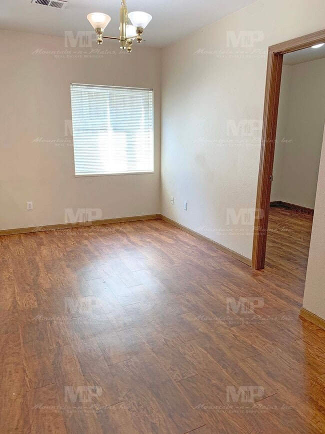 Building Photo - 622 S Loomis Ave