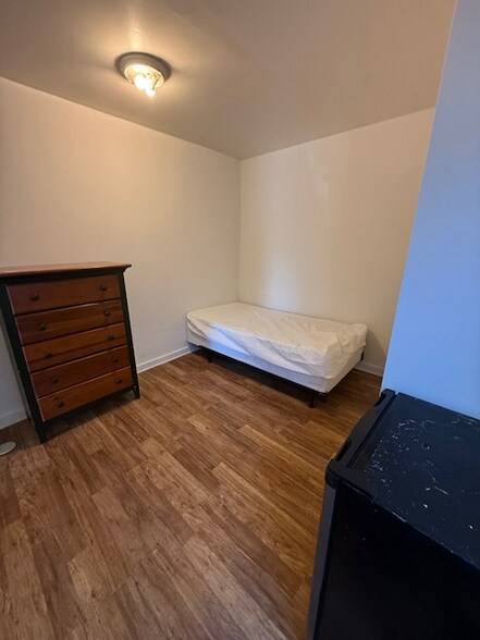 Primary Photo - 1220 S Roxboro St