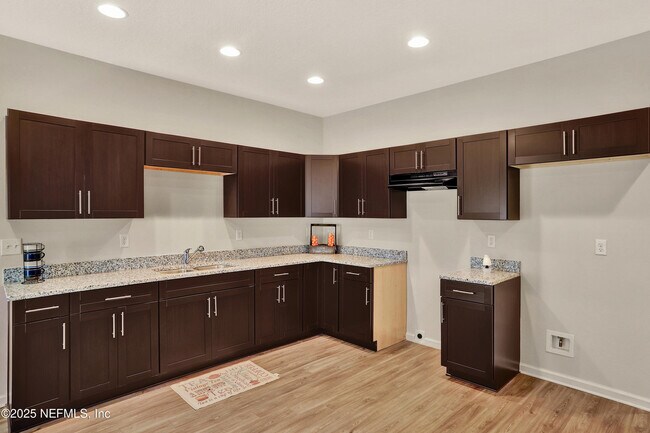 Building Photo - 6033 Carolines Ct