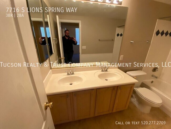 Building Photo - 7716 S Lions Spring Way