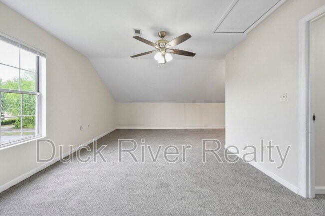 Building Photo - 1712 University Dr