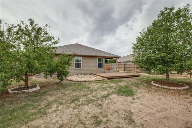 Building Photo - 405 Camellia Dr