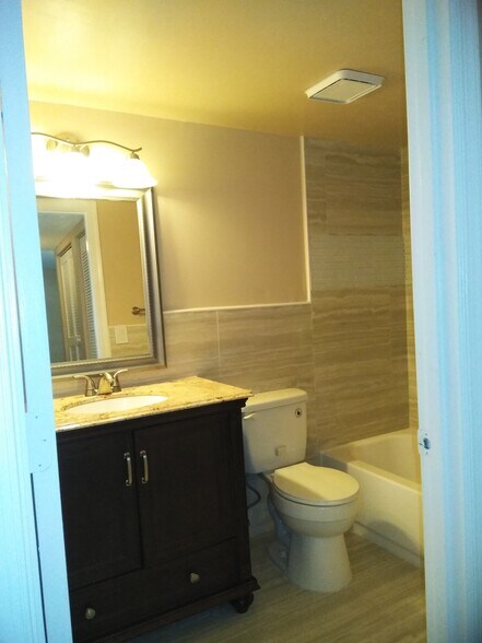 Building Photo - 301 Norwood Ter