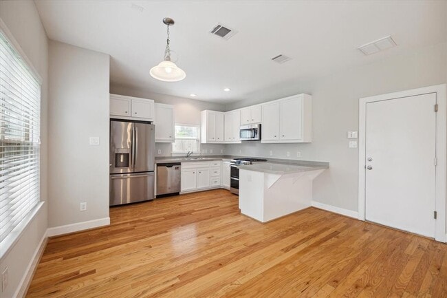 Building Photo - 822 E 37th St