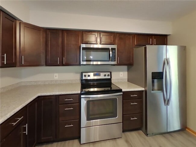 Building Photo - 3409 Brookview Dr