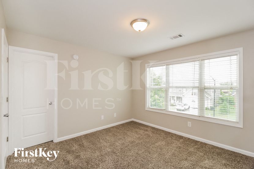 Building Photo - 36 Crown Dr