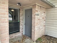 Building Photo - AUGUST PRE-LEASE!  Spacious 2 Bedroom 2 Ba...