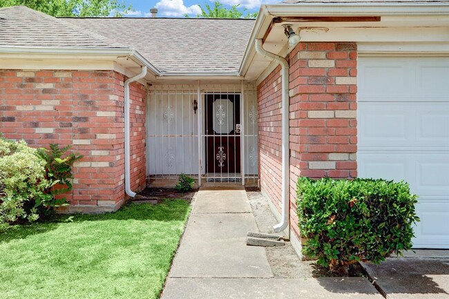 Building Photo - 12038 Flaxen Dr