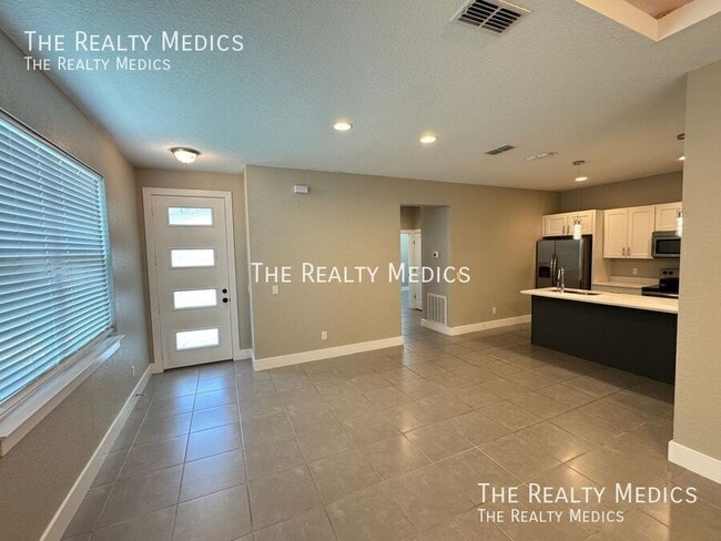 Building Photo - 211 Bedford Dr