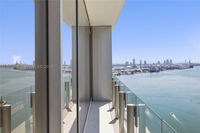 Building Photo - 300 Biscayne Blvd