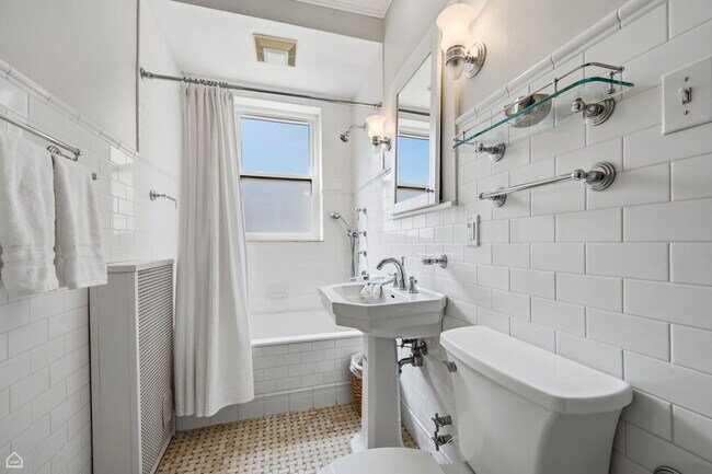Building Photo - 632 Sheridan Square
