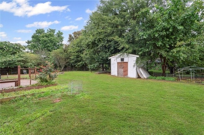 Building Photo - 472 Camden Cir