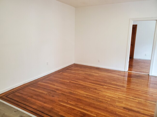 Building Photo - 39 74th St