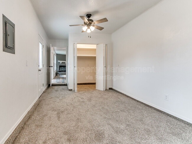 Building Photo - 2401 Fedderson Dr