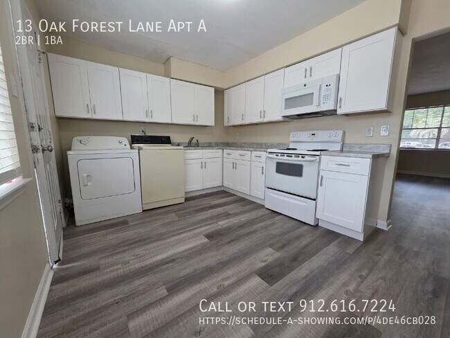 Building Photo - 13 Oak Forest Ln