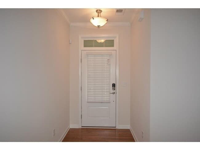 Building Photo - 2144 Greencrest Cir