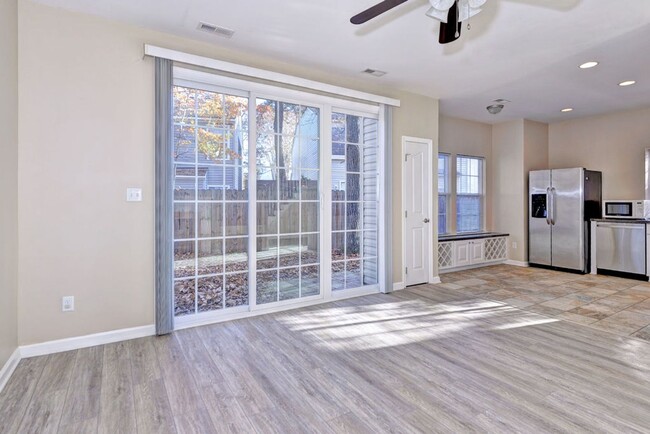 Building Photo - Updated Kiln Creek Home