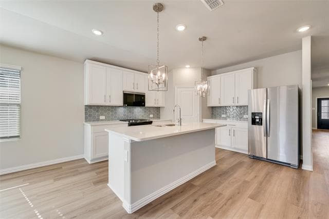 Building Photo - 2127 Mustang Wy