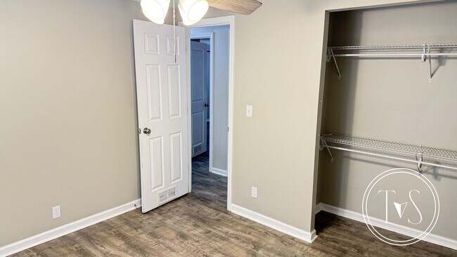 Building Photo - SPRING MOVE-IN SPECIAL: $500 OFF 1ST MONTH...