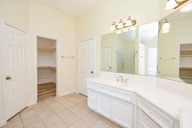 Building Photo - 1502 Mustang Lake Ct