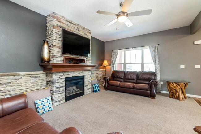 Building Photo - PRAIRIE TRAIL!! 4 Bed, 3.5 Bath Two-Story Home in Ankeny