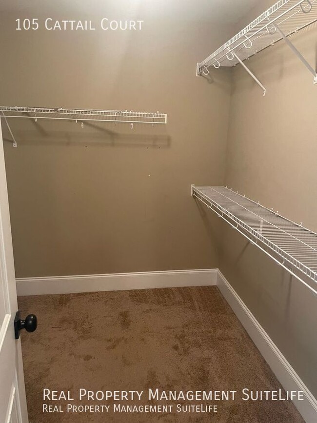 Building Photo - 105 Cattail Ct