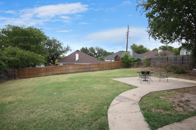 Building Photo - 1406 Westbriar Dr