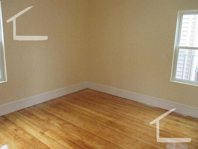 Building Photo - Nicely renovated 3 bed in Brookline Village!