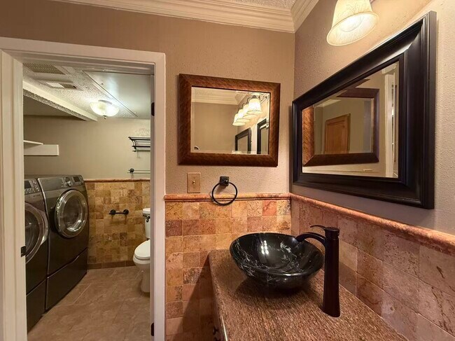 Building Photo - 10555 Turtlewood Ct