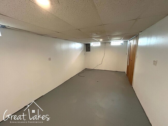 Building Photo - Beautiful 3 Bedroom 1 Bathroom now available for rent!