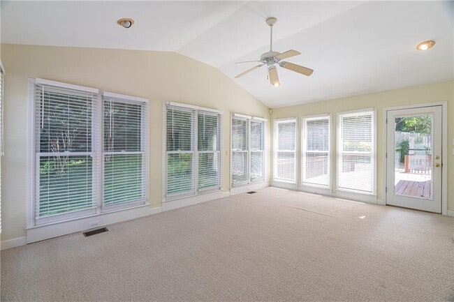Building Photo - 5646 Nottingham Dr NW