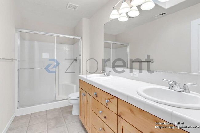 Building Photo - 5037 N Cecelia St