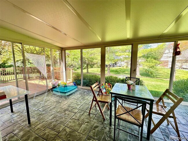 Building Photo - 24397 Venice Dr