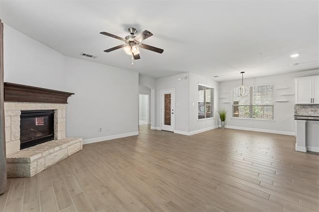 Building Photo - 2104 Barx Dr