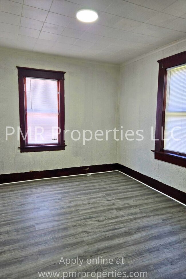 Building Photo - 2 Bedrooms / 1 Bathroom House