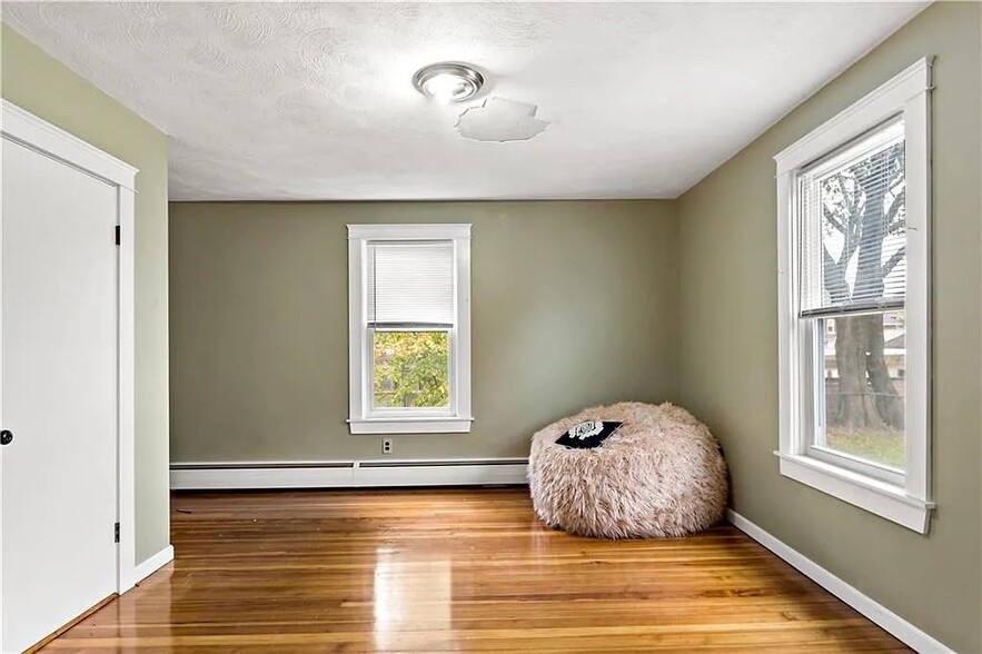 Master Bedroom - 102 Francis Ave