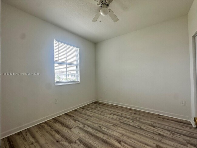 Building Photo - 1658 SE 26th Ter