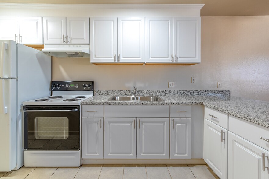 Building Photo - 4041 Park Center Ln