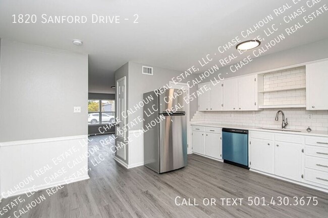 Building Photo - 1820 Sanford Dr