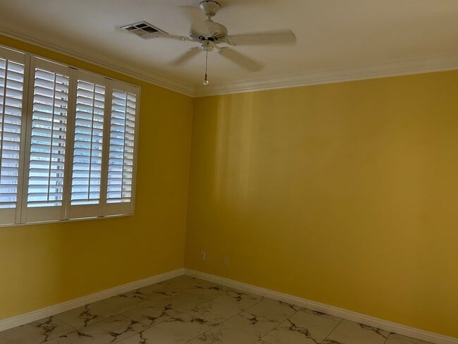 Building Photo - 2 story townhome in Seven Hills