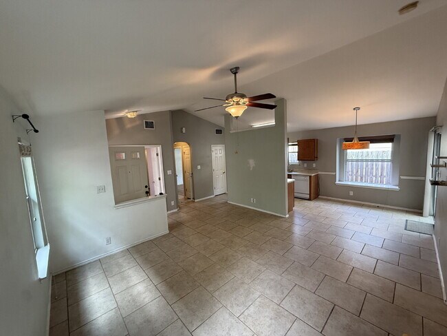 Building Photo - Well Maintained One-Story in Westchase | No Carpet + New Pergola + Prime Location