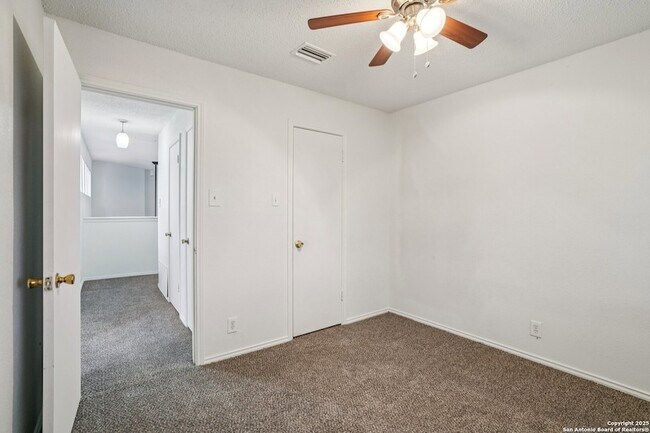 Building Photo - 6222 Candleview Ct