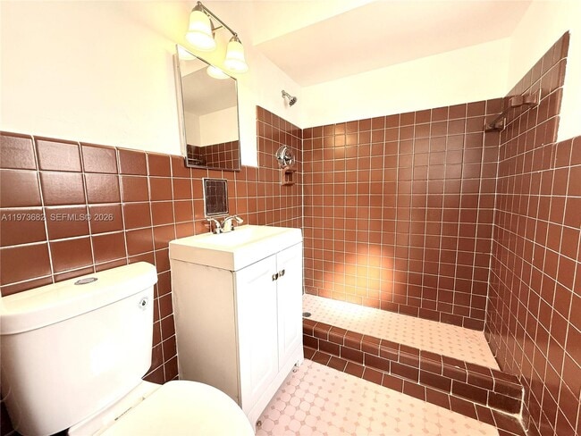 Building Photo - 845 Fairway Dr