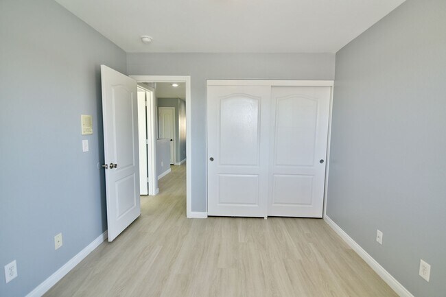 Building Photo - Spacious 4Bed/2Bath/2Car Home located in North Las Vegas w/ Pool!