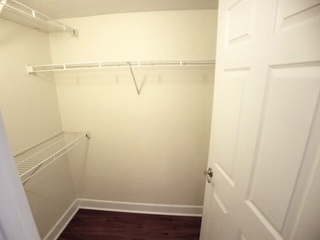 Building Photo - Gorgeous 2/2 condo for rent next to Waterford Lakes Town Center and UCF.