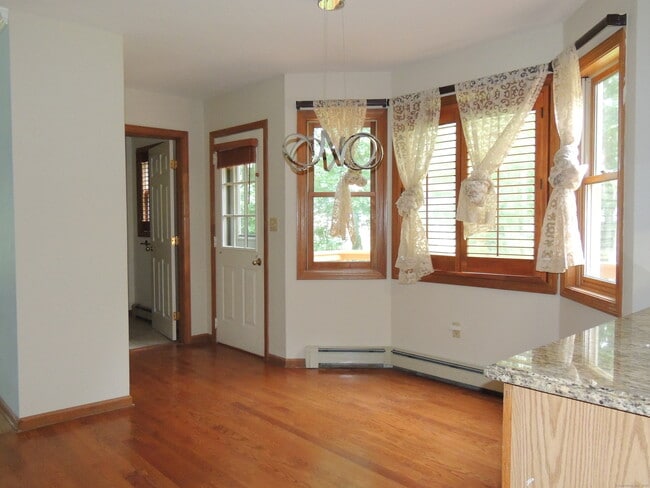 Building Photo - 12 Cardinal Ln