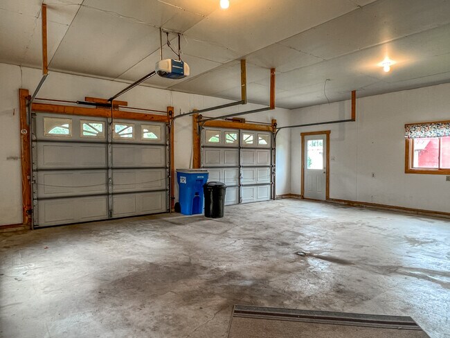 Building Photo - 480 Erie Ave