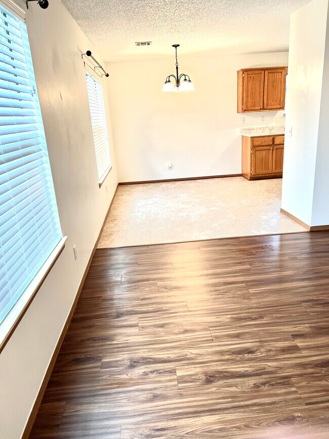 Living Room/Dining Room - 1403 SE O St