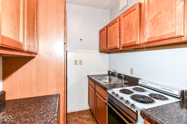 Building Photo - 590 Woodruff Pl W Dr